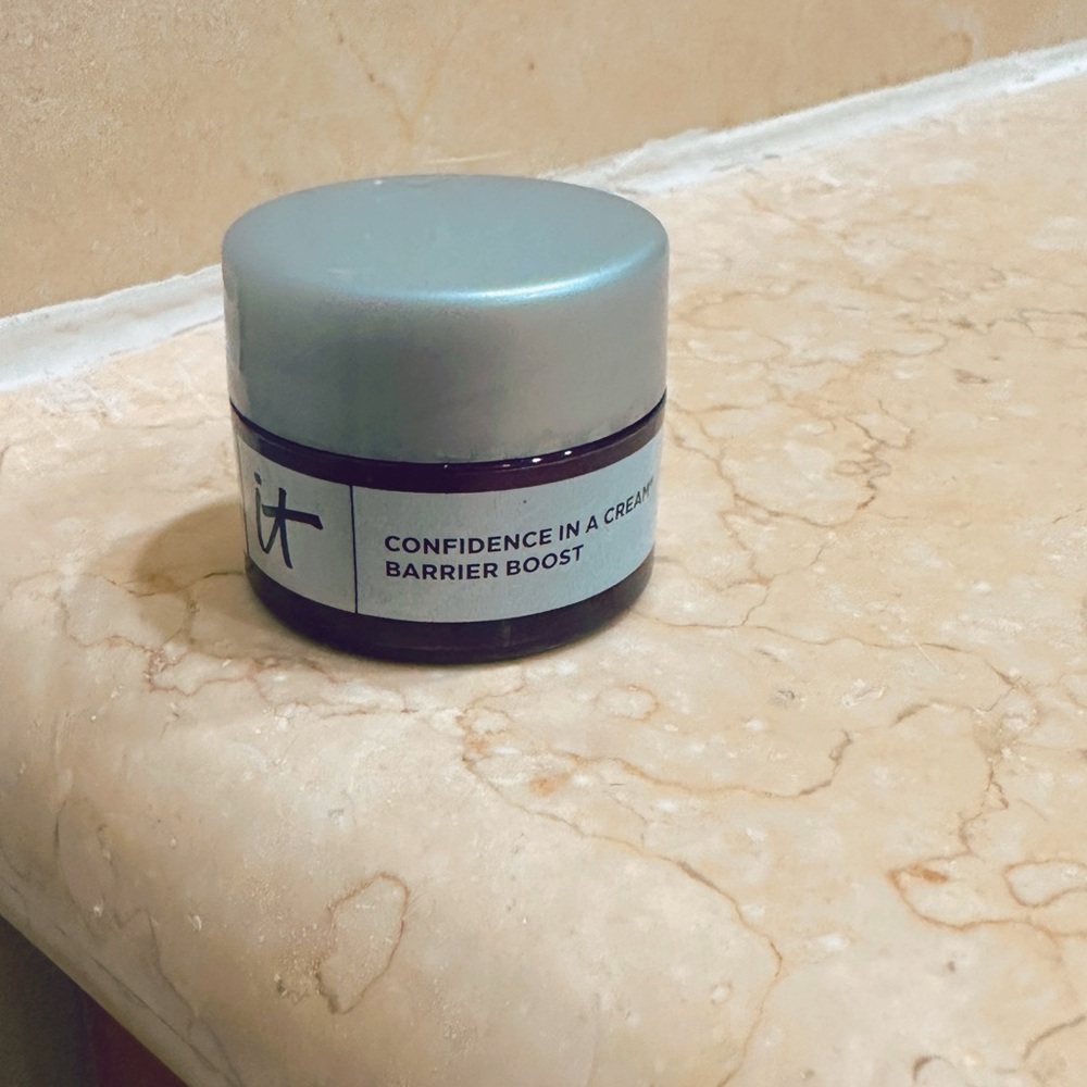 ⭐️5 for $10 IT Confidence in a Cream Barrier Boost